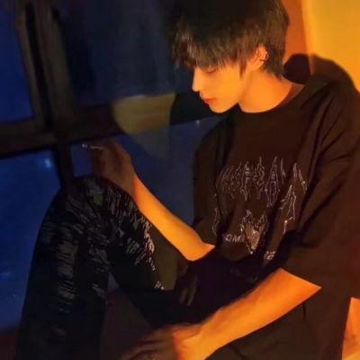 娱乐吃瓜头像男真人版,揭秘网络红人的真实面貌